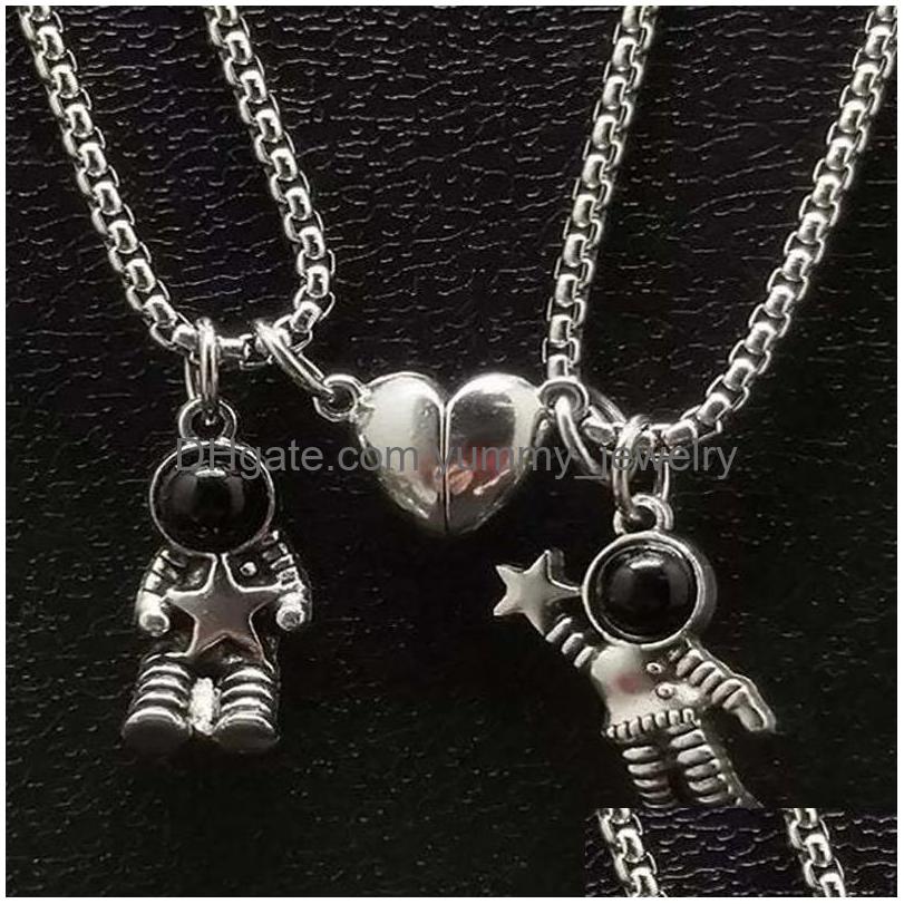 

Pendant Necklaces Astronaut Magnetic Heart Attracted Couple Women Men Lover Spaceman Jewelry Gift Necklace Stainless Steel Drop Deli Dhtfq