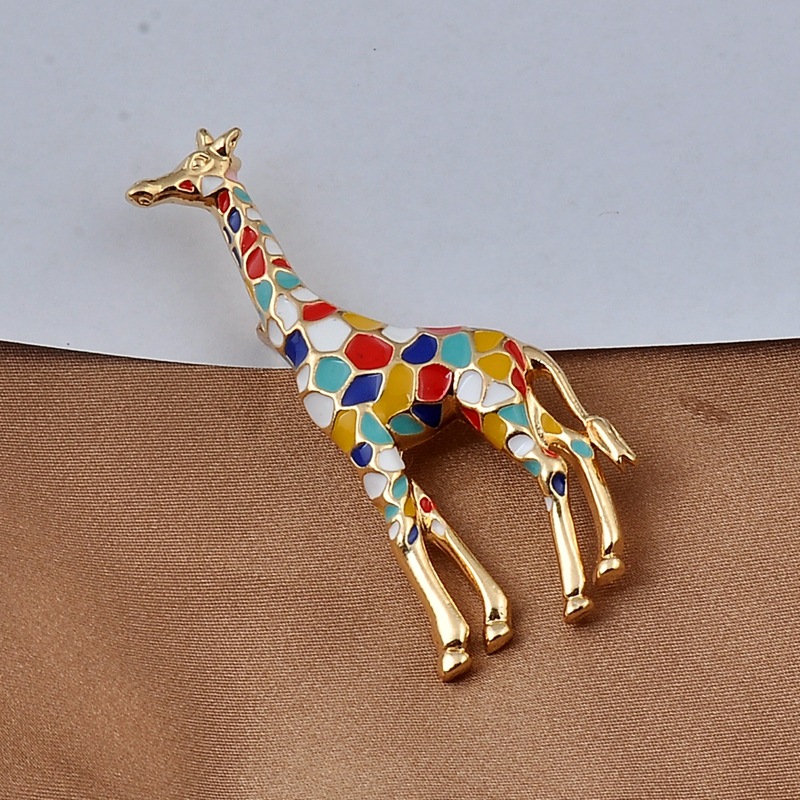 

Painted giraffe brooch Women's V collar anti-light buckle pin Fixing clothes