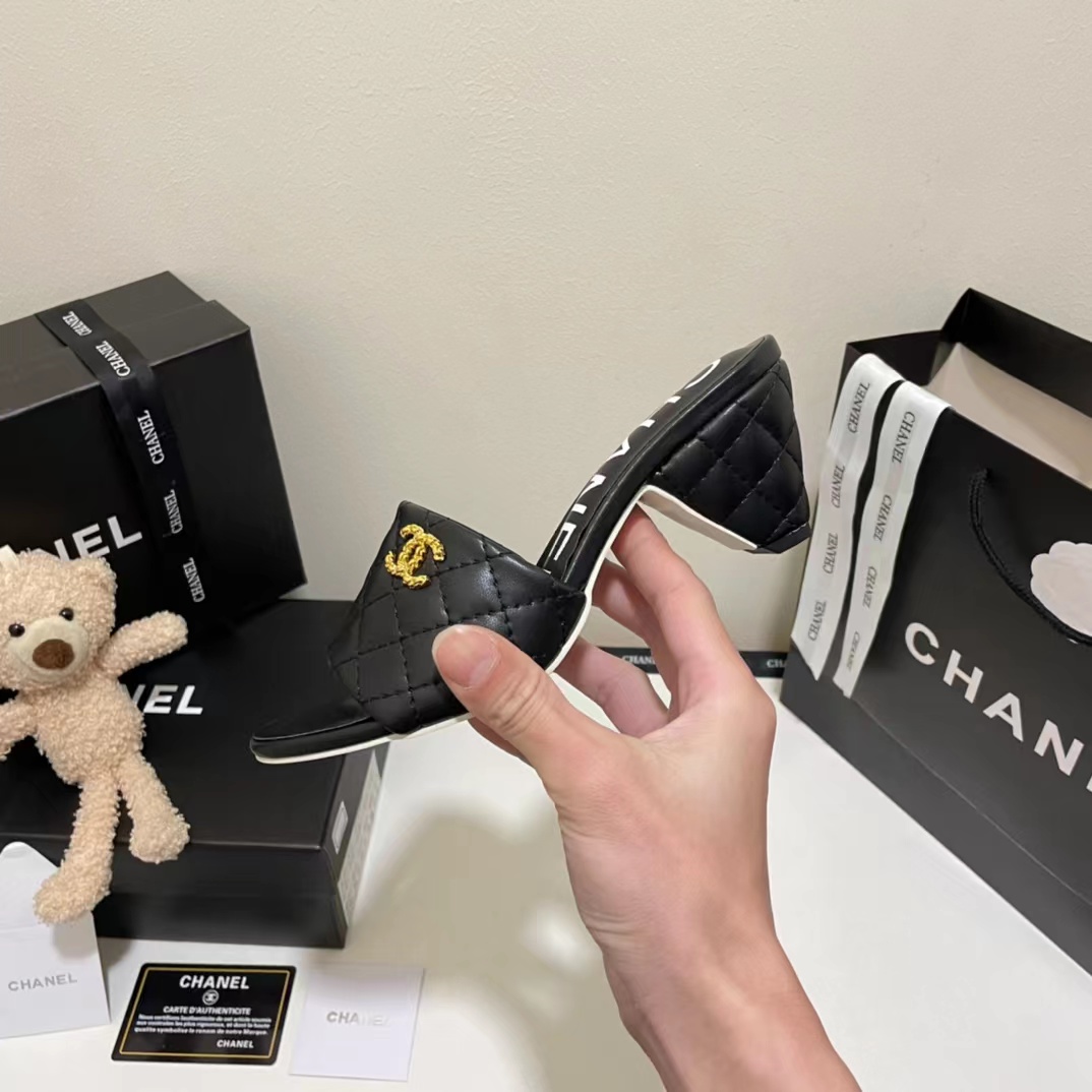 

Brand women's bag Chunky slippers and sunglasses combo