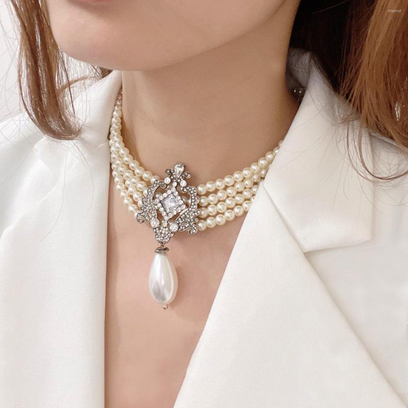 

Choker Vintage Multistrand Faux Pearl Necklace Chunky Women Elegant Statement White Cluster Crystal Bridal Chain