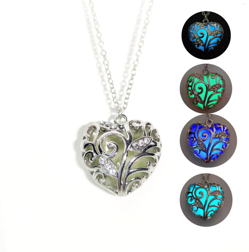 

Pendant Necklaces Glowing Heart Hollow Tree Of Life Luminous Necklace For Lover Women Crystal Chains Jewelry Ins Trendy Anniversary Gift