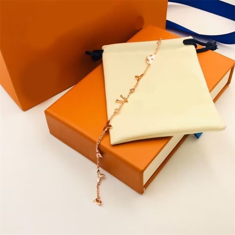 

Love bracelets luxury charm bracelet womens designer Jewelry famous ornament simple popular flower charm pulsera plated gold silver letters designer bracelets