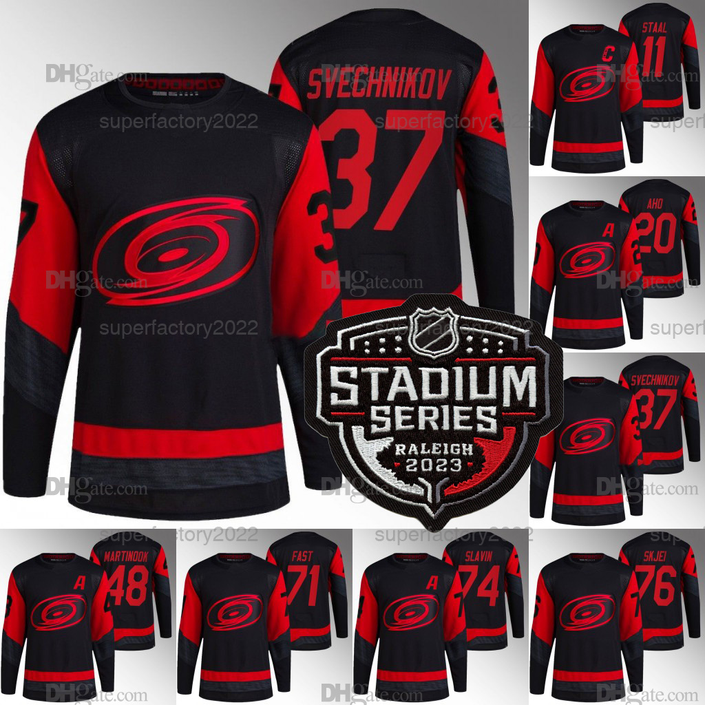 

Carolina 2023 Stadium Series Hurricanes Jersey Andrei Svechnikov Brent Burns Pyotr Kochetkov Staal Sebastian Aho Seth Jarvis Jaccob Slavin Necas Brett Teravainen, 48 martinook
