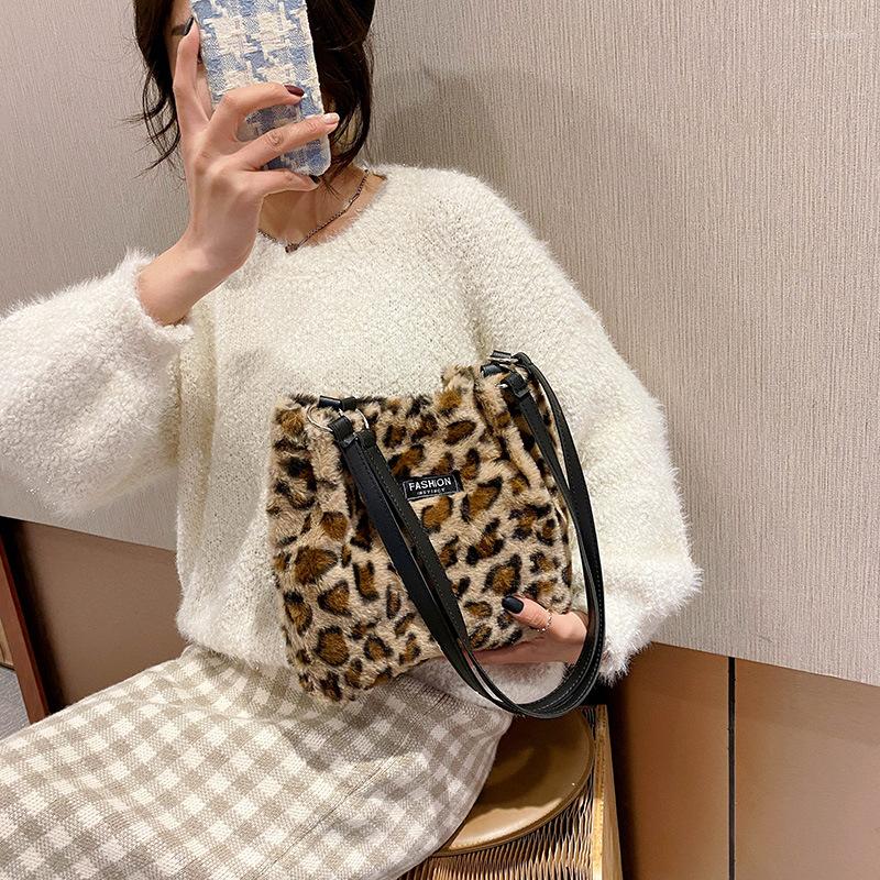 

Evening Bags Plush Small Underarm Bag For Women Autumn And Winter Casual High Capacity Tote Soft Shoulder Leopard Print Handbag, Black