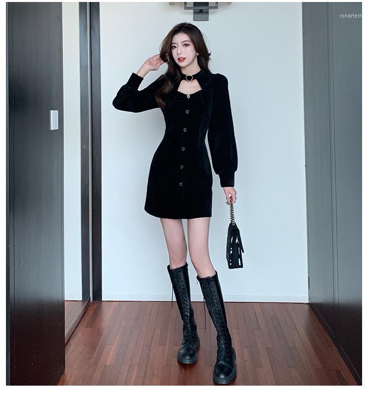 

Casual Dresses DALMAZZO 2023 Spring Designer Vintage Hollow Halter Slim Mini Dress Women Single-Breasted Puff Sleeve Midi Female, Picture color