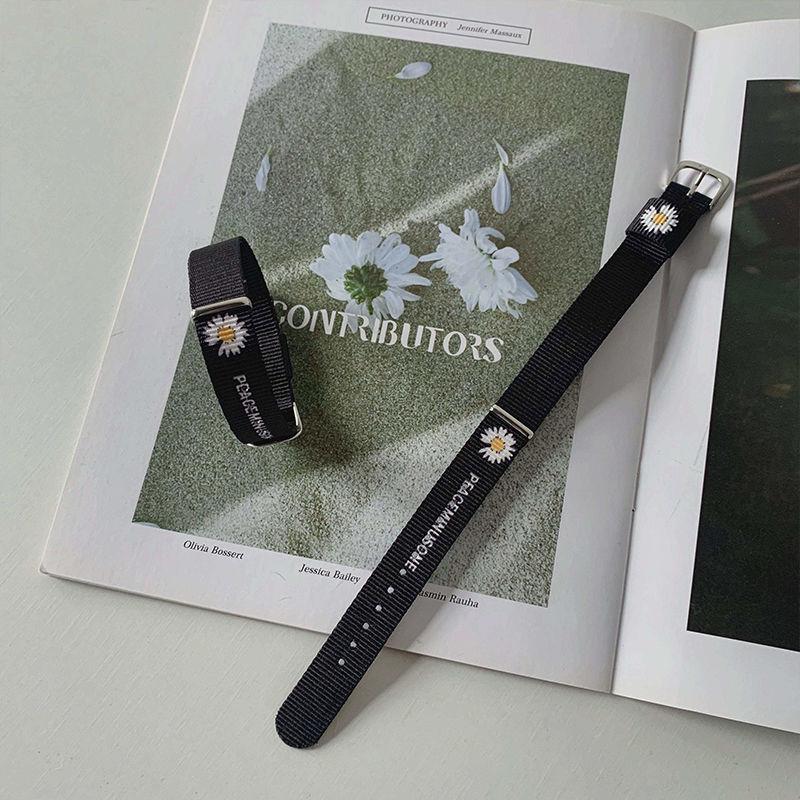 

Charm Bracelets Small Daisy Bracelet Men And Women Tide Japan South Korea Simple Wild Girlfriends Couple Chrysanthemum