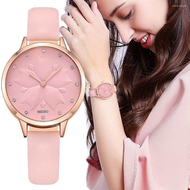 

Wristwatches Ladies Leather Belt Watch Simple Leaf Pattern Diamond Small Dial Casual Women's Quartz For Gift, White