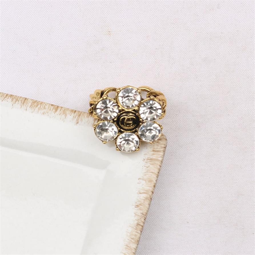 

Top Quality 18K Gold Plated Brand Double Letter Band Rings for Mens Womens Fashion Designer Extravagant Brand Letters Pearl Metal 210D