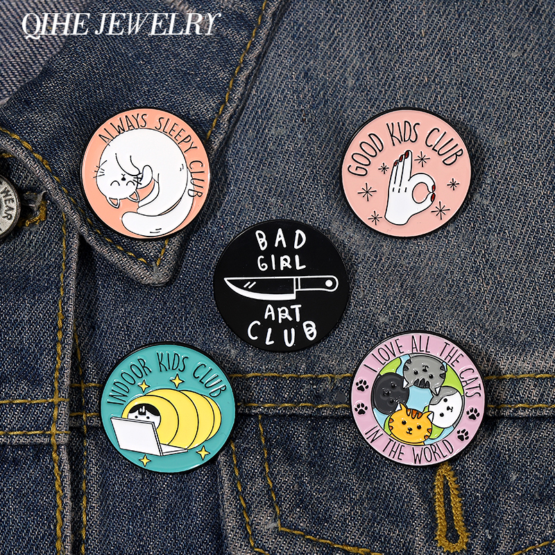

Cute Cat Enamel Pin Indoor Kids Club Animals Brooch Backpack Laple Clothes Badge Metal Kitten Jewelry Gift for Friends Wholesale