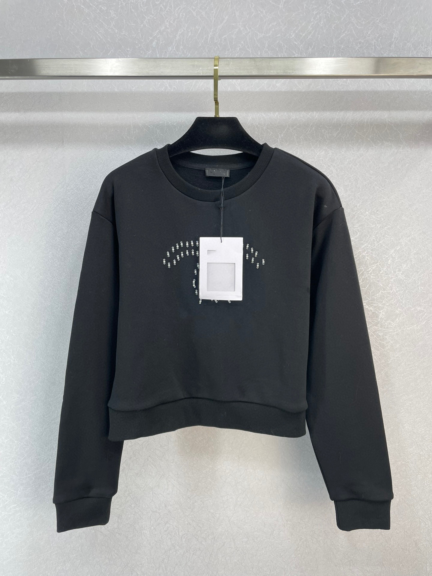 

23sS top female designer sweater, high-grade sweater, the best quality ladies' coat in autumn and winter. The best quality cardigan sweater is C6 for women.