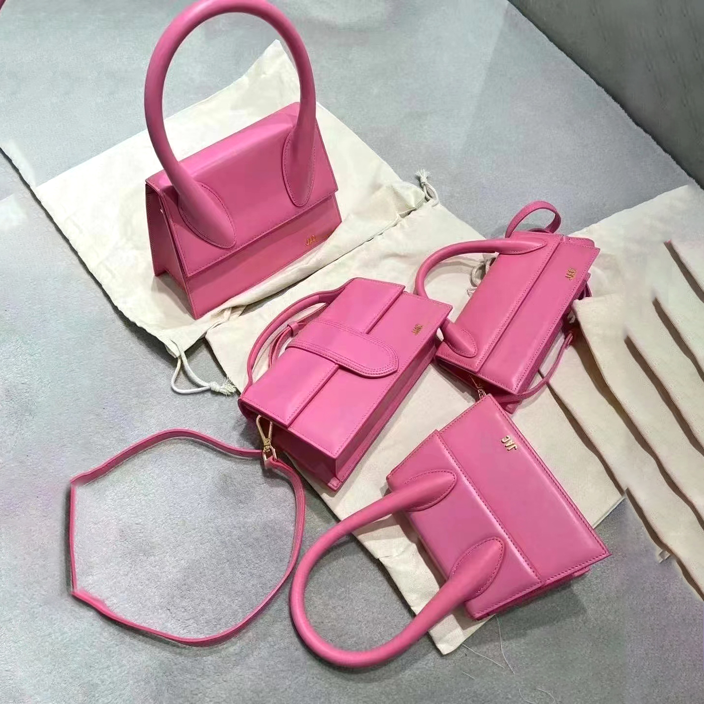 

fashion luxury womens Clutch Bags Crossbody Bag Shoulder totes classic jacquems Le Bambino Luxurys Designer Genuine Leather mens Evening Wallet Metal letters flap, White