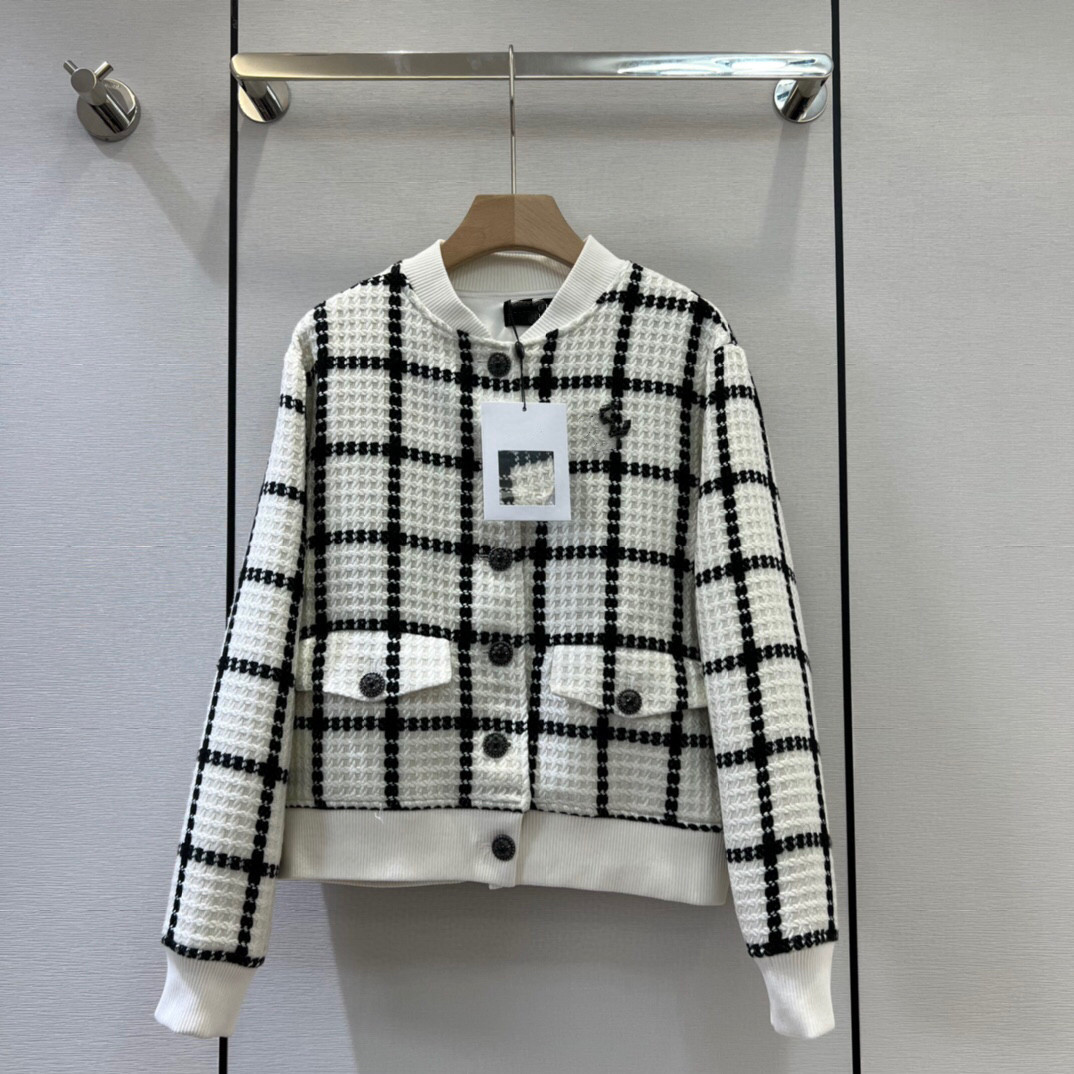 

23sS top female designer sweater, high-grade sweater, the best quality ladies' coat in autumn and winter. The best quality wool cardigan sweater for women ZV6