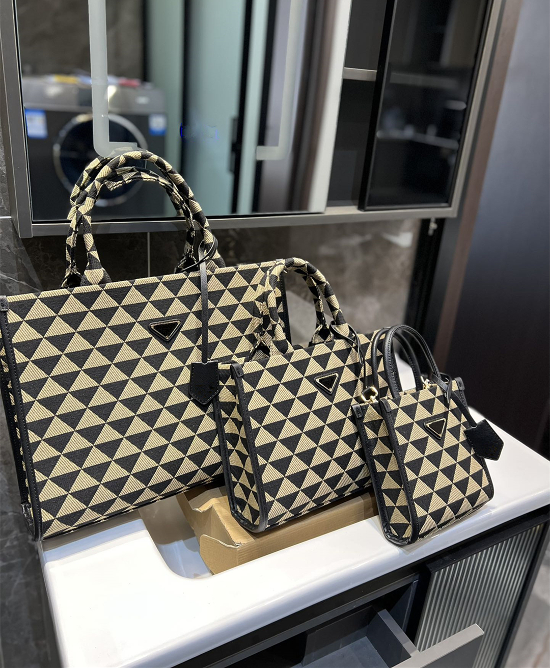 

Totes Woman Designer Bag Quilted Texture Shoulder Bags Shopping Lady Gentle Luxury Handbags Women Fashion Handbag trumpet Tote, Beige