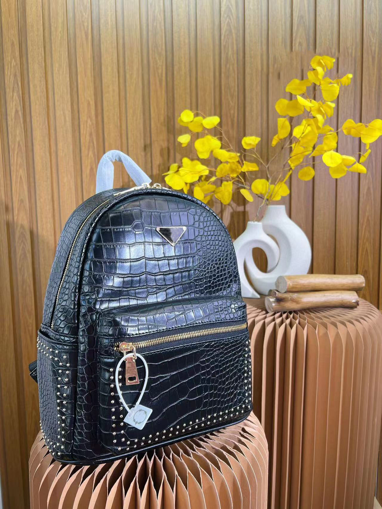 

Women Backpack Designer Backpacks Rivet shoulder bags Student School Bag Luxury Shoulder Pocket Fashion Handbag Practical Purse Daily Simple Handbags 3sizes, 27*32cm