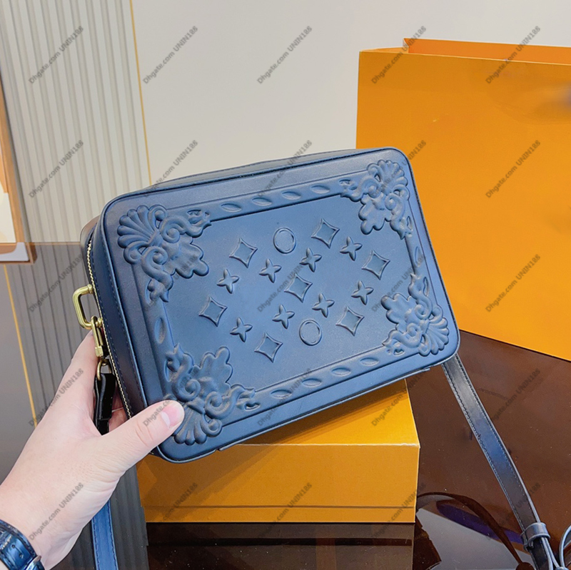 

23SS Women Luxurys Designers Flap Shouder Bags Handbag Genuine Leather 3D Relief Flower Totes Crossbody Ladies Handbags 26CM, White