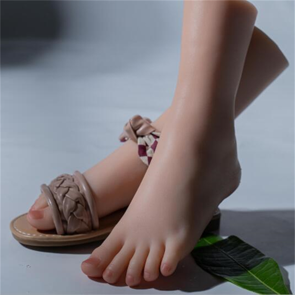 

2023 Nail Practice Slimming Female Foot Mannequin Lengthened Manicure Artificial Props Shooting Display Foot Model Joint Can Be Bent E128