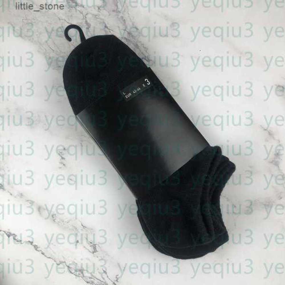 

Mens Socks Women High Quality Cotton All-match Classic Ankle Letter Breathable Black and White Football Basketball Sports Sock Wholesalee5z6