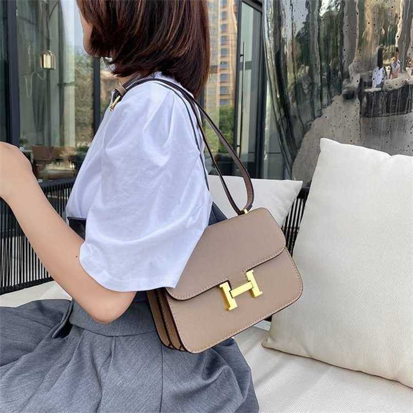 

2023 Bags Clearance Outlets Classic magnetic button small square bag Shoulder Messenger portable synthetic leather sling single shoulder that can be, Black