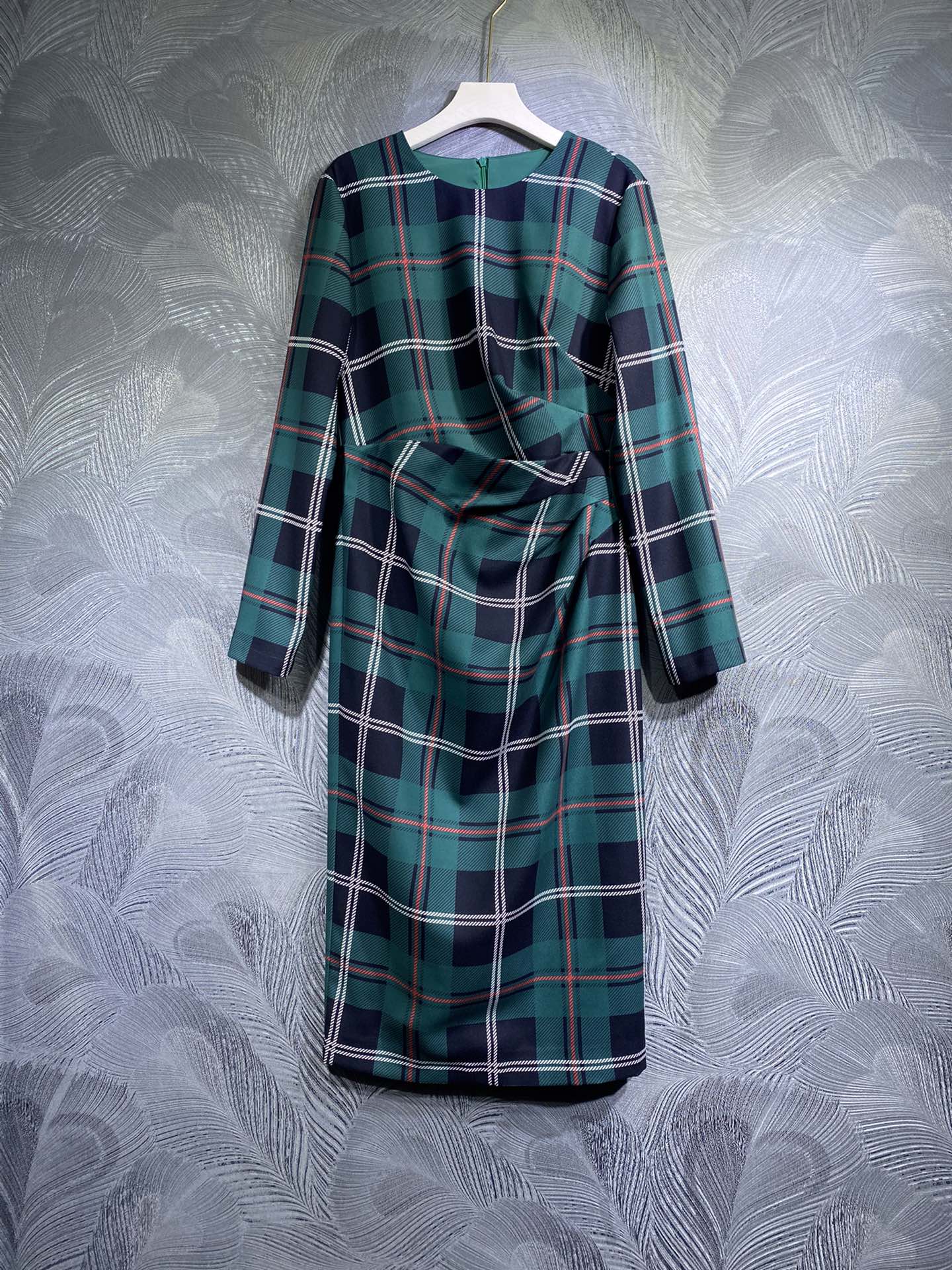 

Spring 2023 new round neck plaid long-sleeved dress, Customize
