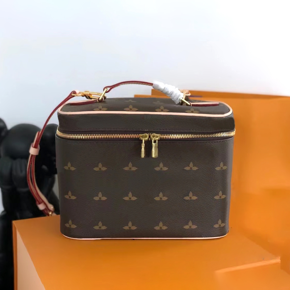 

fashion Genuine leather Cosmetic Bags NICE VANITY Women's men Totes crossbody Luxury Designer shopping wallet travel M44935 large pockets handbag Shoulder Bag Flap, Mon0gram