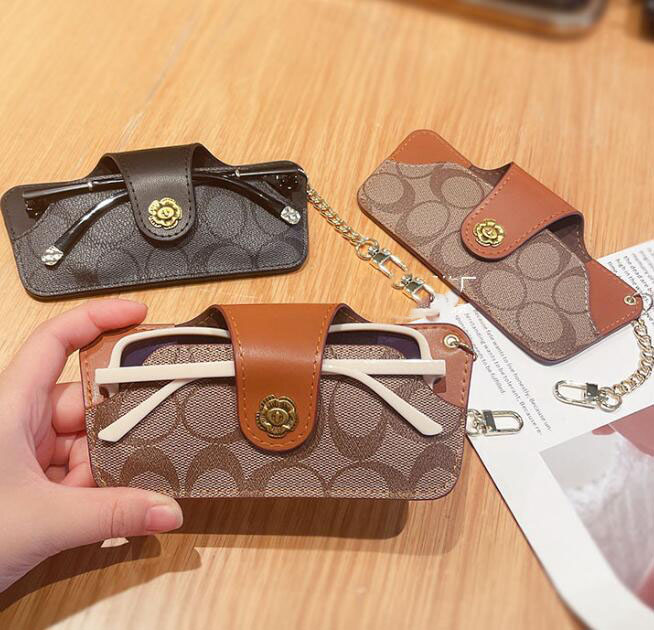 

5style Creative Glasses Case KeyChain Letters Car Keychains Leather Sunglasses Storage Bag Keyring Men Women Couples Bag Pendant Accessories