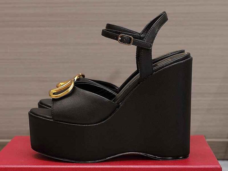 

V8126280 Sandals Vlogo Signature Wedge Pump High Heels Fashion Sandal Shoes For Women Size 35-41 Fendave, V8126280 wedge_04