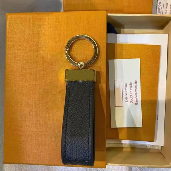 

2023 Hot Fashion luxurys Key designers Buckle lovers Car Keychain Handmade Leather Keychains Men Women Bag Pendant Accessories brand