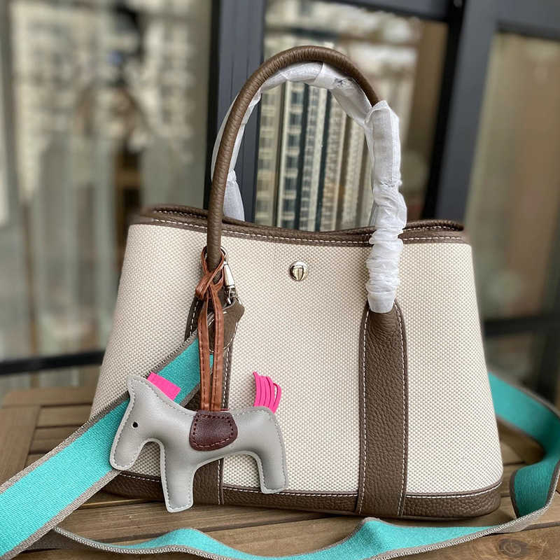 

Factory Wholesale Designer H ormes Totes Handbags 2023 New Canvas Garden Bag Contrast Tote Shopping Fashion One Shoulder Portable High Capacity Have Logo, Black4