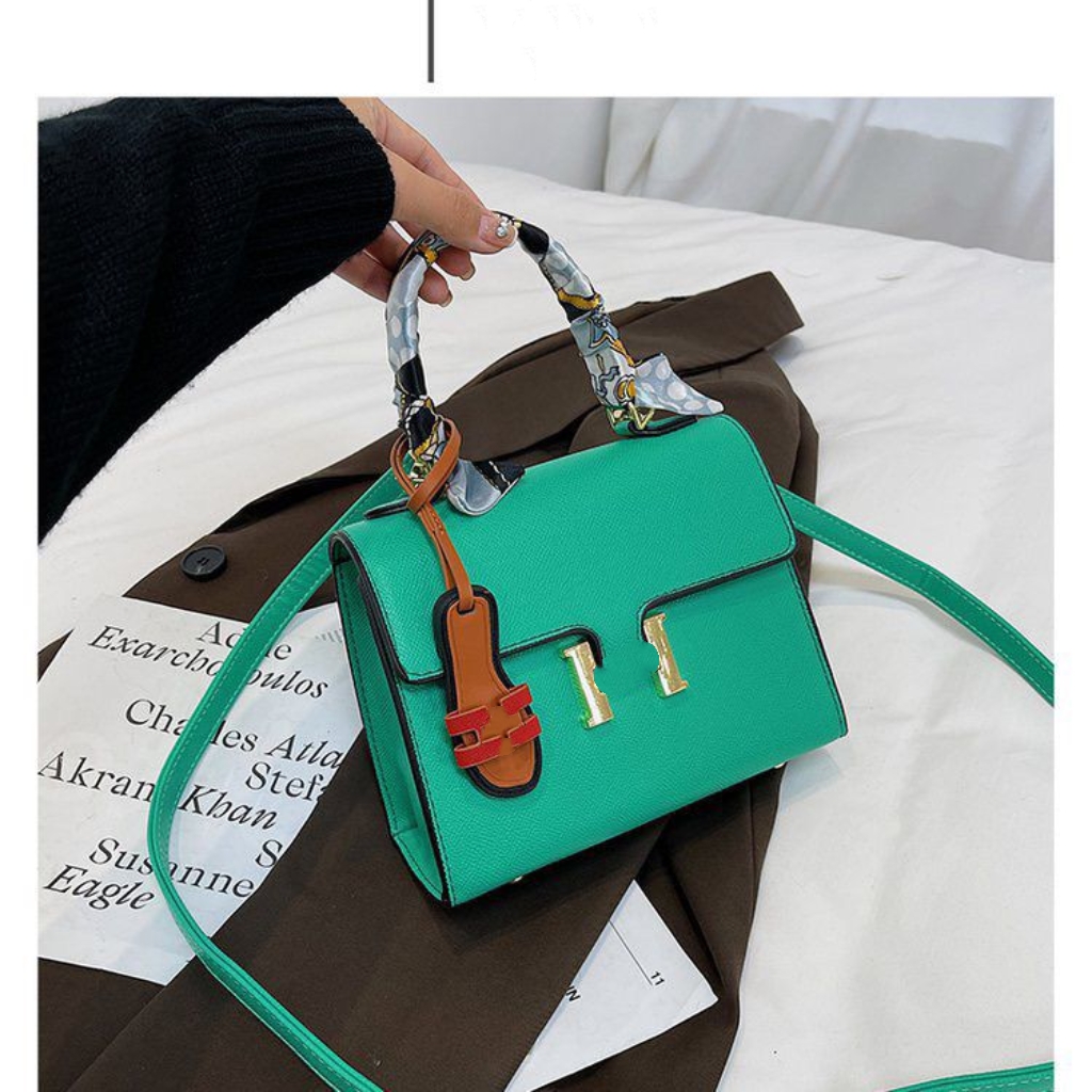 

2023 De2023 Designer single shoulder bag metal letter button scarf portable small square bag luxury slipper design cross-body women's bag, Box