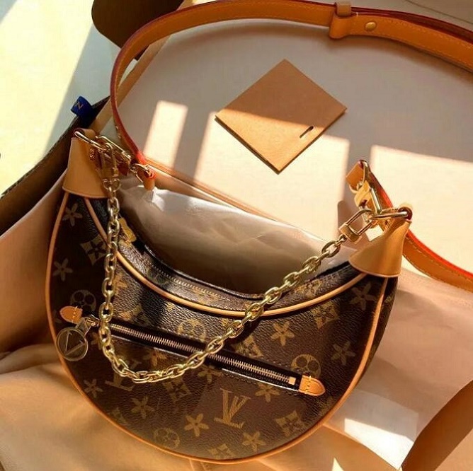 

quality Luxury LOOP half moon Shoulder Bag leather famous clutch M81098 latest handbag Designer Women's men two shoulder straps Metal fittings tote crossbody Bags, This is not for sale.