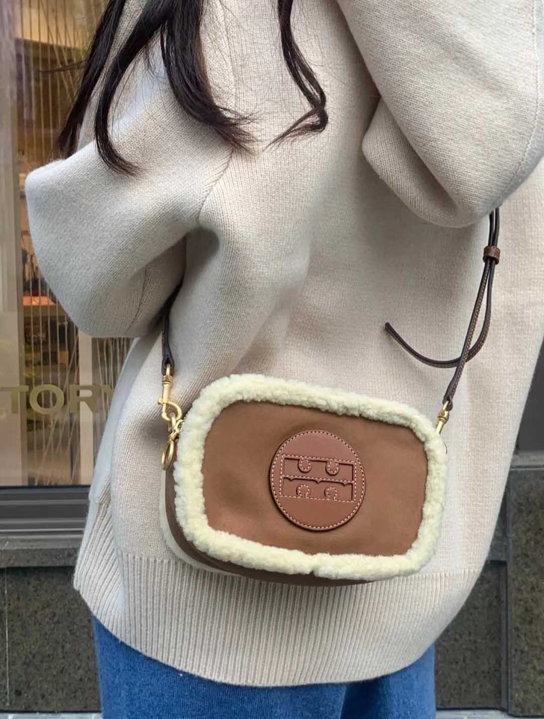 Designer 2023 Camera Bags Plush Bag Luxury Fall/Winter New INS Same Style Casual Standard HASP Imported Fabric Texture Good Women One-shoulder Cossb