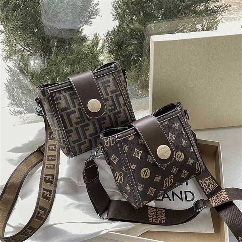 

32% OFF Handbag High quality 2023 new bag trend bucket western style slanting printing, M brown