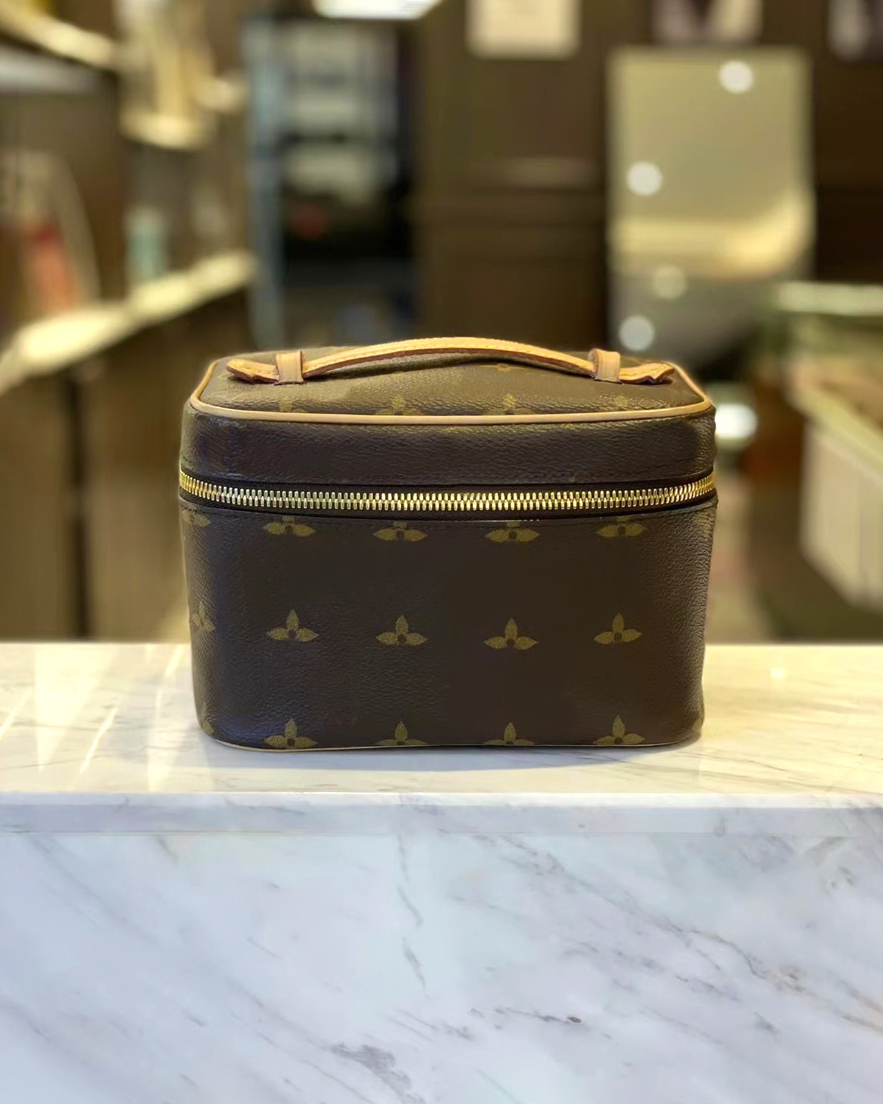 

Luxury Genuine leather Cosmetic Bags NICE VANITY Women's men Tote crossbody shopping wallets travel Designer M44935 fashion Flap large pockets handbag Shoulder Bag, Mon0gram