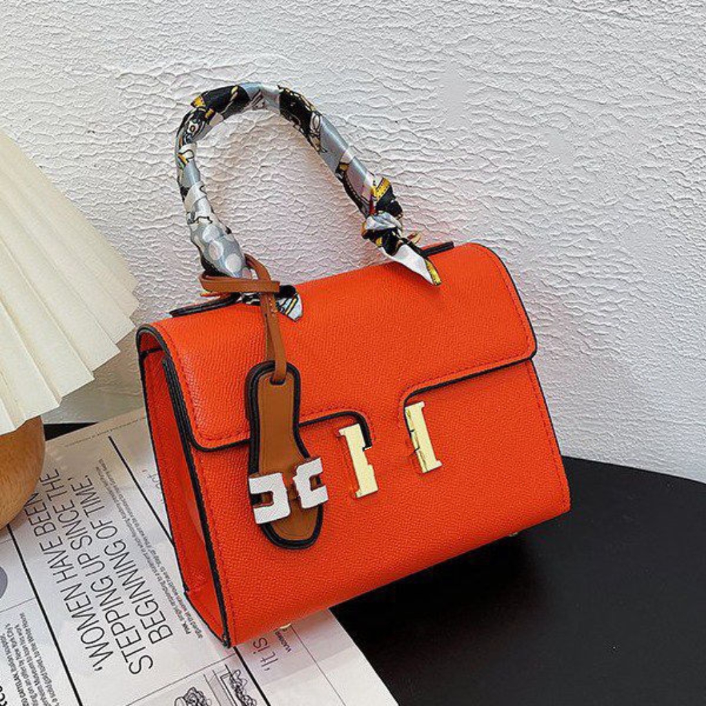 

2023 Designer single shoulder bag metal letter button scarf portable small square bag luxury slipper design cross-body women's bag, Box