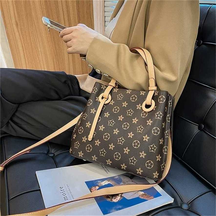 

28% OFF Handbag High quality 2023 new bag red large capacity simple portable shoulder shaped women's, Reading