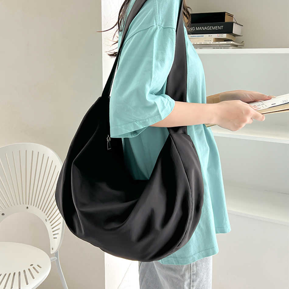 

Evening Bags Oversized Large Capacity Nylon Women Shoulder Bag Designer Half Moon Trendy Handbag Brand Wide Shoulder Strap Messenger Bag Tote G230208, Beige bag