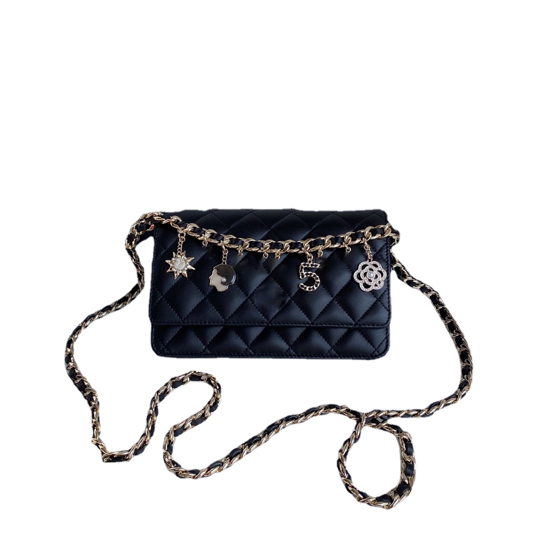 Crossbody Bag One Shoulder Bag Limited edition Classic Ringer Mouth Cover bag Pendant elegant and stylish two-color optional small square bag