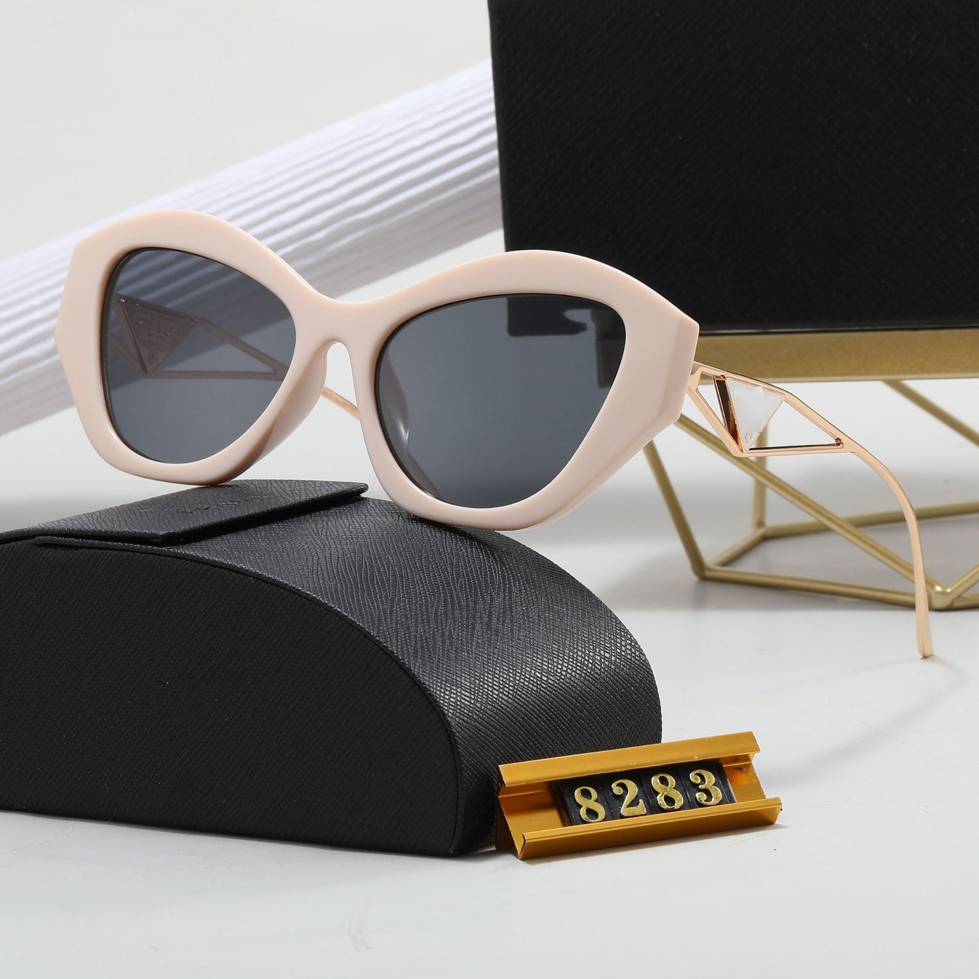 

Designer Sunglasses Classic Eyeglasses Goggle Outdoor Beach Sun Glasses For Women Mix Color Optional Triangular signature