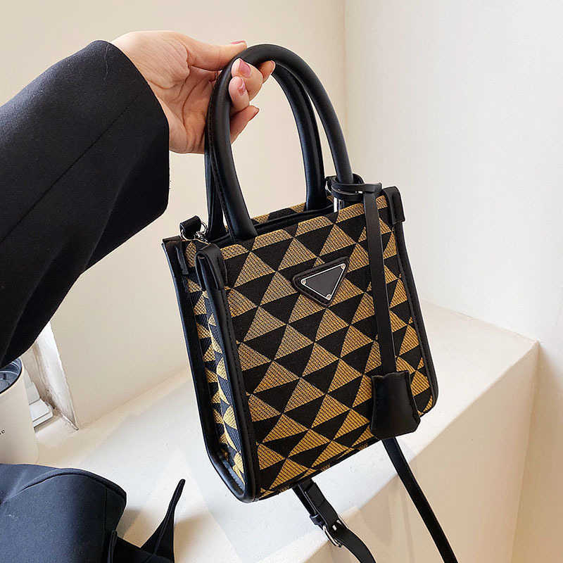 

Shoulder Bags Joker Large-capacity Bag Women's 2022 New Summer Fashion Korean Portable Tote Bag Leisure Messenger Bag G230210, Black