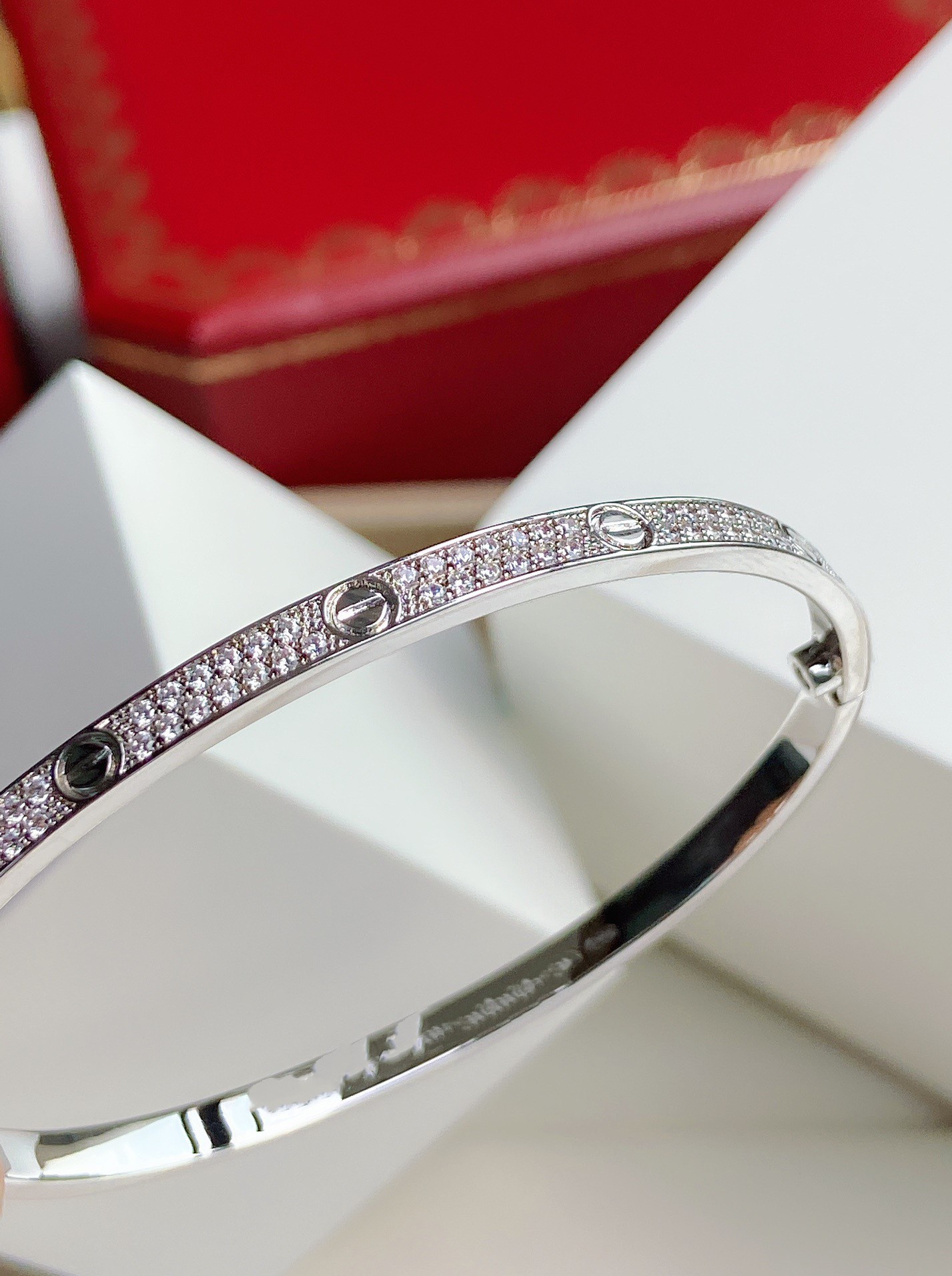 

Luxury classic gold bracelet jewelry women s screwdriver thin design rose gold diamond love bracelet wedding engagement screw bracelet hot.