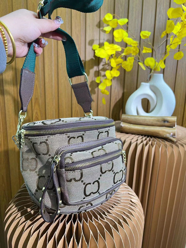 

Men and Women Crossbody bag Designer Shoulder Bags Luxury Clutch Bag Canvas Gletter Printed Pocket Outdoor Travel Purse Factory Wholesales Casual Cases, Brown