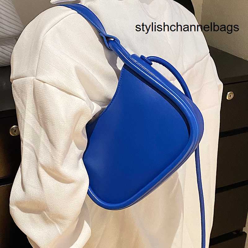 

Cross Body LEFTSIDE Shoulder Crossbody Bag for Women's Designer 2022 Solid Color Trend Simple Purses Underarm Handbag Hand Top Handle Blue 0212/23, Black