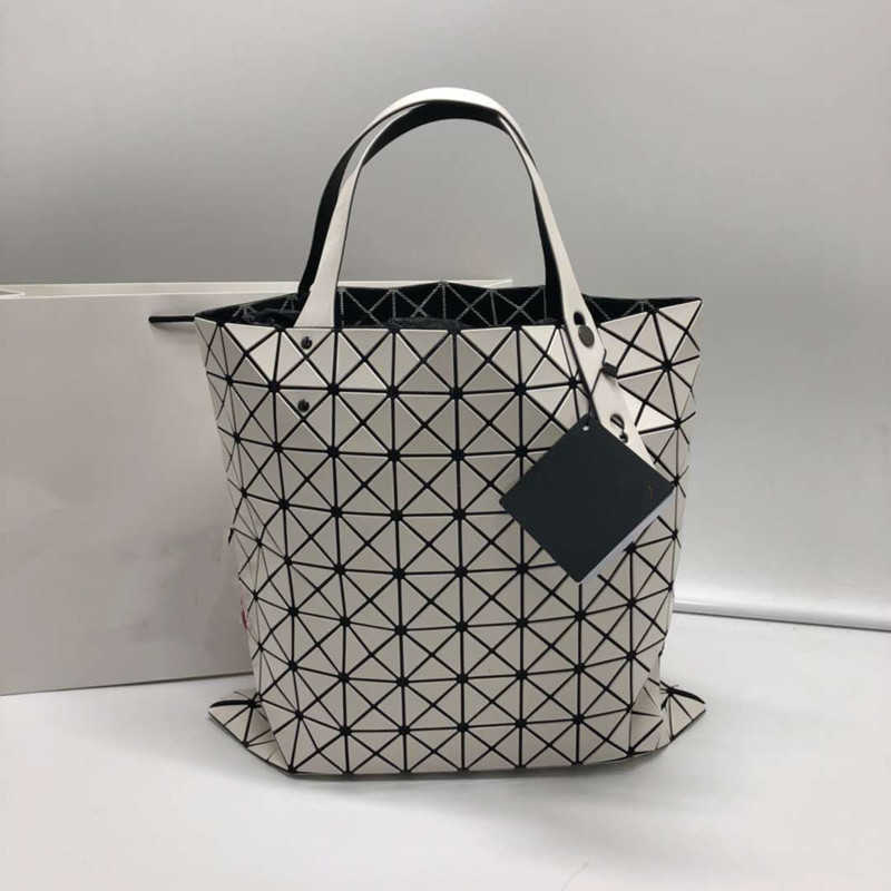 

New Diamond Lattice Tote Bag Shoulder Bags Womens Designer Bag Large Capacity Shopping Bags Bright Face Frosted Luxurys Handbag Single Portable Wallet Folding Bag, Macarone white