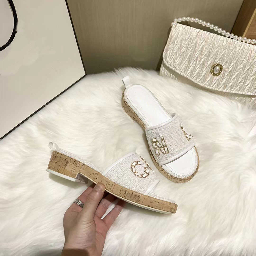 

Slippers Small Fragrance Thick Sole Slotted Summer Letter Chain Wearing Versatile Roman Tall Women T2302114, Red7