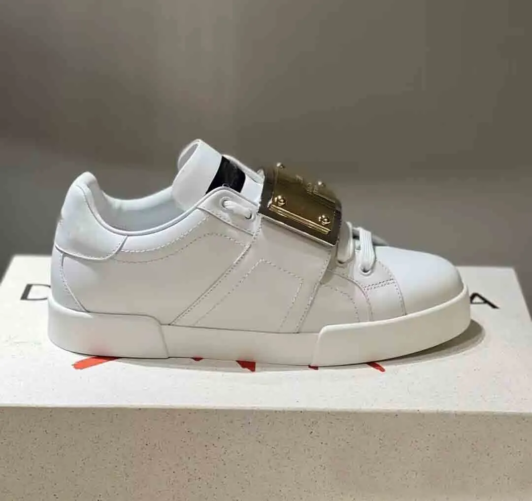

With Box Designer Shoes Dolces & Gabbanas DG White black CALFSKIN leather men casual shoes low tops Badge sneakers Portofino Sneaker Men Technical Walking Des ML