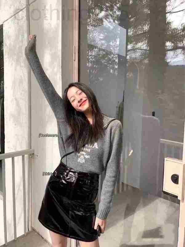

Women' Sweaters Designer Random contrast~22FW new classic chest logo letter sheep M sweater UP0U, Red3