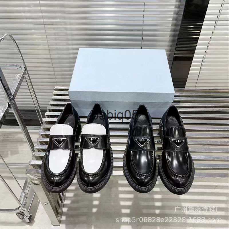 

new P triangle one-footed small leather single shoes thick soled loafers women T230213, Black