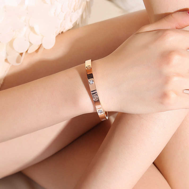 

Designer Carti Bracelets Diamond Charm Love bracelet women juste Luxury Bangles Valentine's Day bracelet female 18k rose