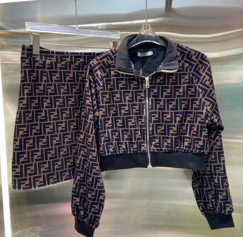 Nouveaux vêtements de mode Fendi velours corail foncé imprimé FF (veste + jupe + jupe maxi + pantalon)