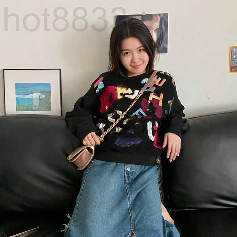 

Women' Hoodies & Sweatshirts Designer handicraft workshop color letters irregular black pullover round neck long-sleeved sweater woman HS3G